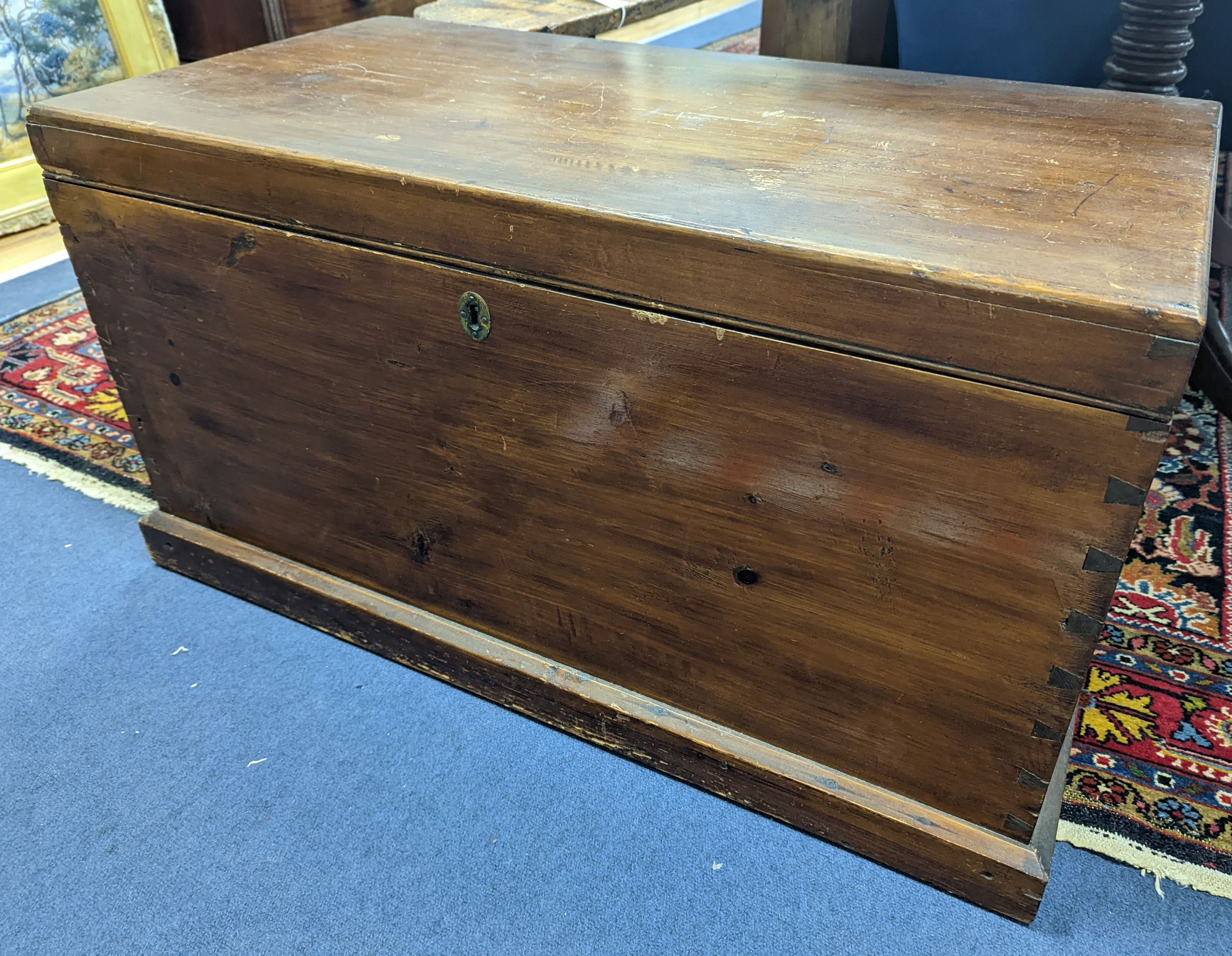 A Victorian brush grained pine trunk, length 95cm, depth 52cm, height 50cm